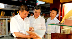 在第七届文博会中丝园分会场隆重举行